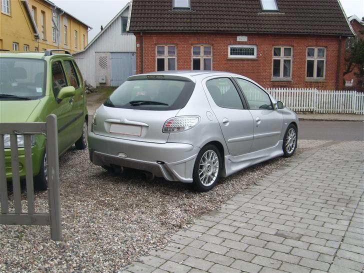 Peugeot 206 SOLGT - Fuck hvor er den ikke køn med nutidens øjne billede 4