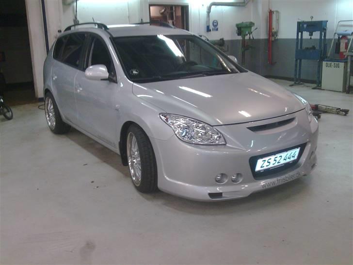 Hyundai i 30 cw Comfort SOLGT - Ny kofanger og lygter fra ATH Tigeron..... Så mangler der bare lige side og hæk skørter...... De skulle gerne på senest torsdag.... Bilen har nu kørt 458 km billede 11