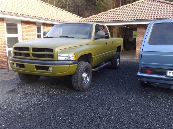 Dodge Ram 2500 V10 -solgt - mangler blot alugitter og nr.plade billede 1