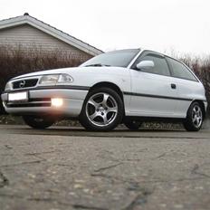 Opel Astra 1.6 16v Sport (død)