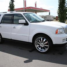 Lincoln Navigator V8 305hk SUV