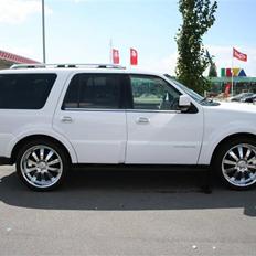 Lincoln Navigator V8 305hk SUV