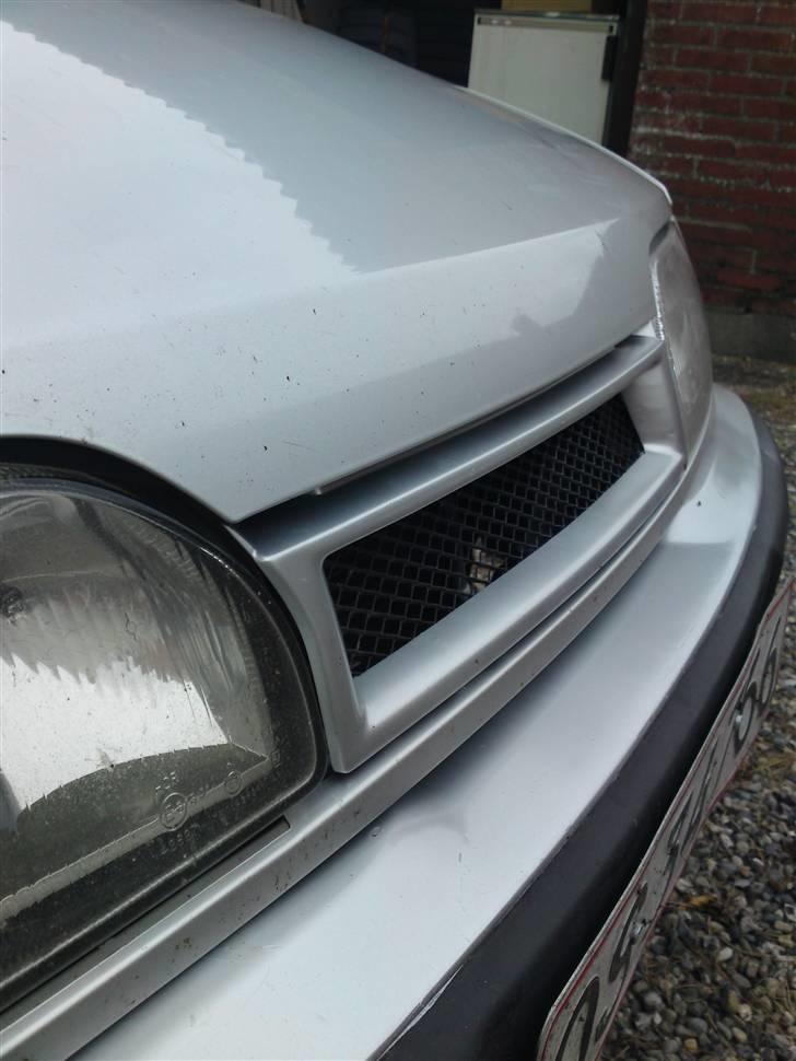 Ford Sierra 2.0i~2talt skadet~ - Min hjemmelavet "cossie" grill :)  i må gerne kommentere den :) billede 6