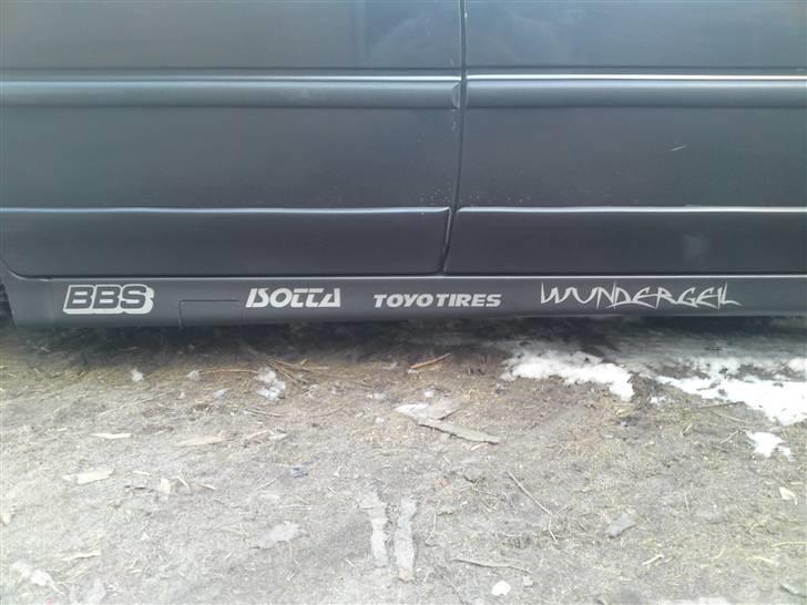 Opel Vectra 2000 ¤The beast¤ - Klistermærkerne på skørterne... I bedste racerstil eller noget.. ;-) billede 5