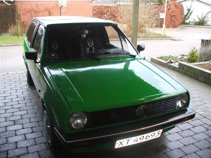 VW Polo (SOLGT) - Her er skildpadden set forfra. billede 1