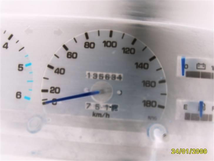 Toyota hilux x cab - blev nødt tila t tag det i negativ ellers kunne det lave km tal ikk ses billede 5