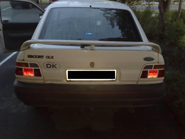 Ford Escort - De malede lygter monteret igen... (det var før lexus lygterne kom) billede 6