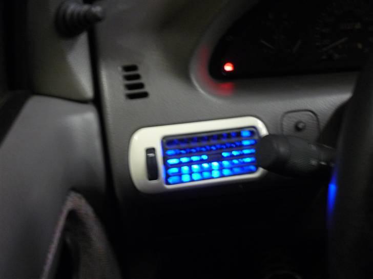 Fiat Punto 1,6 ELX *SOLGT* - blå dioder i luftdysen billede 13