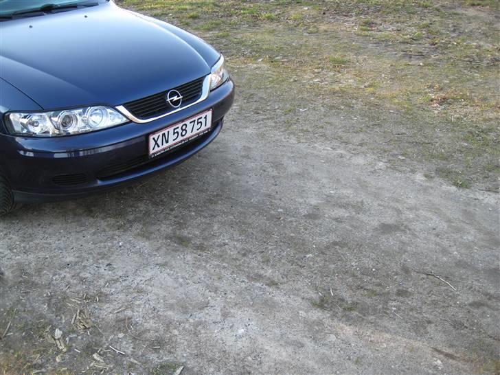 Opel vectra b 1,8 16v - fin front, pænt med andre lygter billede 2