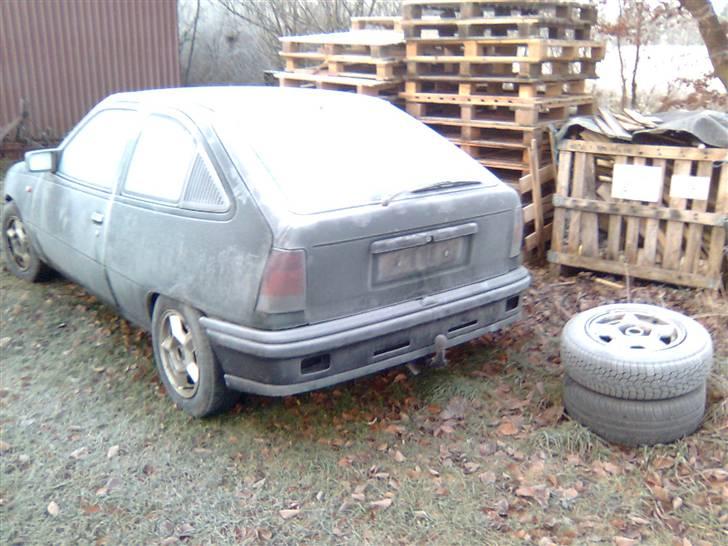 Opel kadett e skrottet billede 2