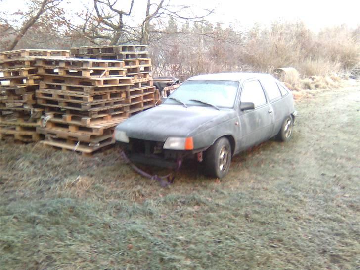 Opel kadett e skrottet billede 3
