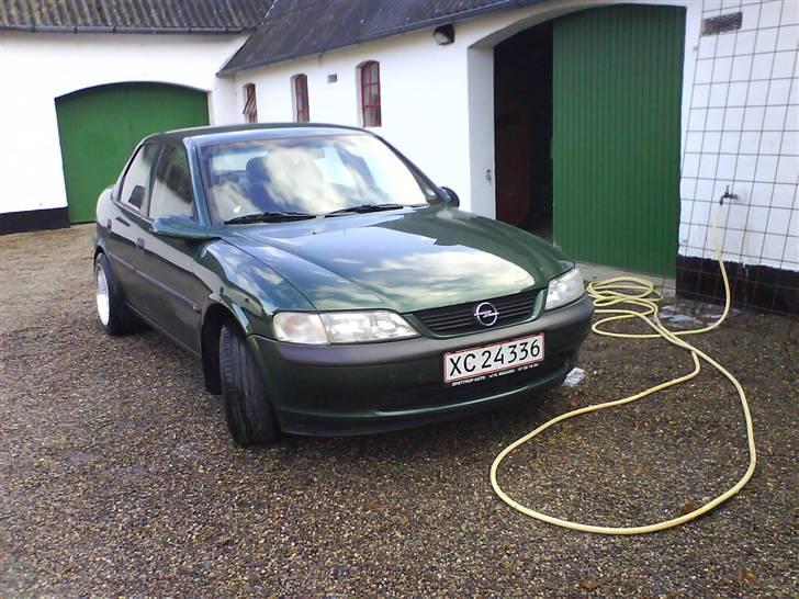 Opel vectra b 1,8 solgt - inden facelift og forlygter. nye billeder kommer. billede 1