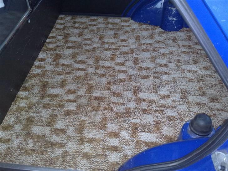 Skoda Favorit 136 f - Flotte brune blomster billede 6