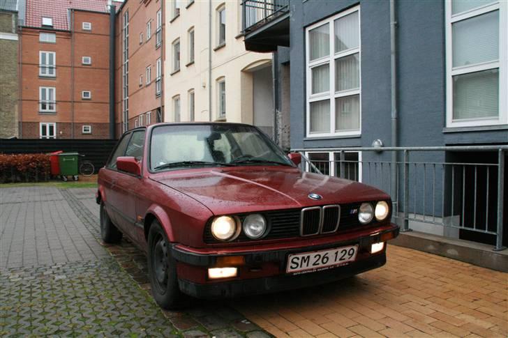 BMW E30 320I SOLGT billede 1