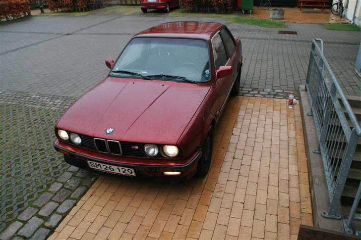 BMW E30 320I SOLGT billede 2