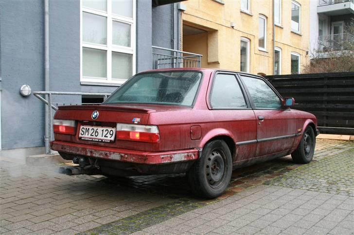 BMW E30 320I SOLGT billede 3