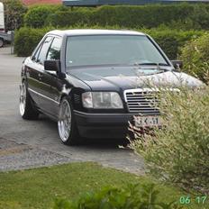 Mercedes Benz W124 260E