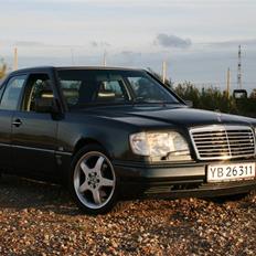 Mercedes Benz 300E