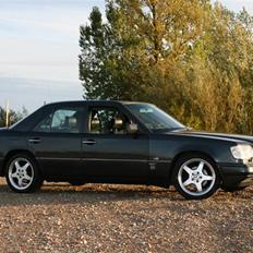 Mercedes Benz 300E