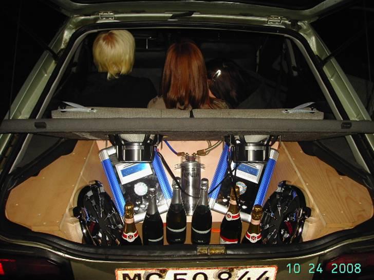 Mazda 323 1,3 bf (skrottet) billede 12