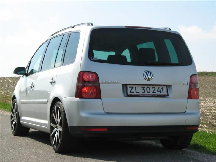 VW Touran Trendline "solgt" - Et billede af bag enden efter facelift billede 3