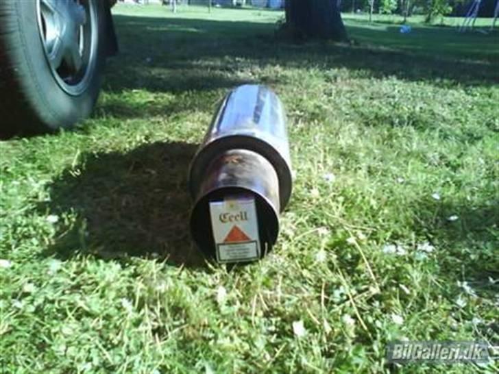 Nissan Primera #SOLGT# - Afgangsrøret billede 10