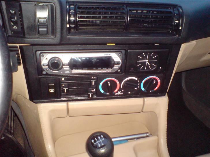 BMW e34 518i {SOLGT} billede 9