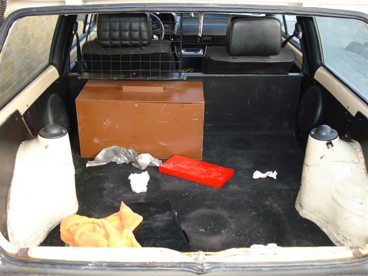 VW Polo 86c Steilheck SKROT - Værktøj hører sig hjemme i en gammel vogn.. billede 5