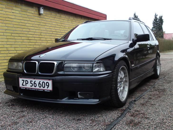 BMW 323i touring  billede 1