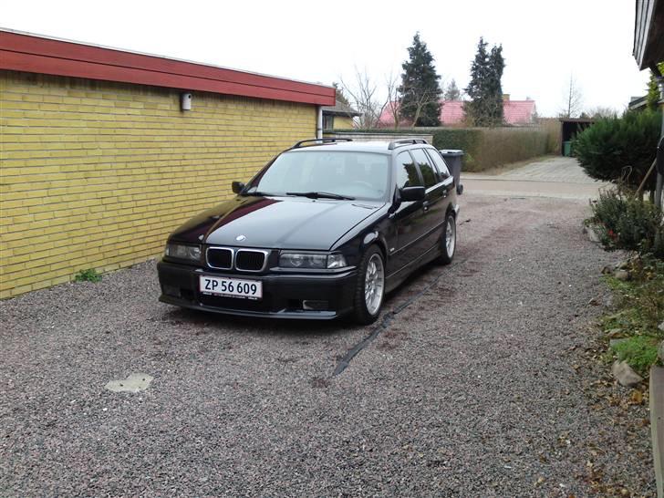 BMW 323i touring  billede 2