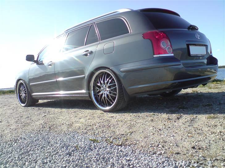 Toyota Avensis Sol plus Solgt!! - Fik alle mærker fjernet da vi købt bilen det ser nu godt ud den ikke er klisteret til billede 4