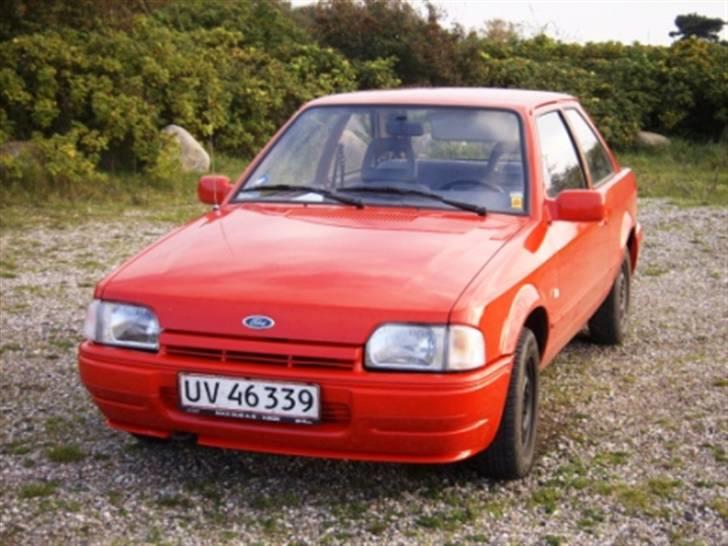 Ford Escort "SKROTTET" billede 1