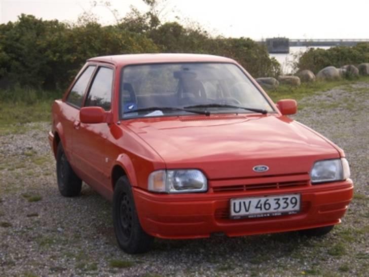 Ford Escort "SKROTTET" billede 2