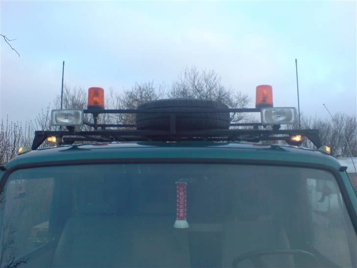 VW LT - Tag bøjle med fjernlygter, rotorblink, reservehjul, arbejdslygter og antenner billede 5