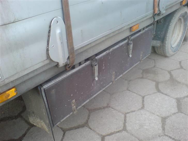 VW LT - Hjemmelavede skabe til værktøj, stropper mm. billede 9