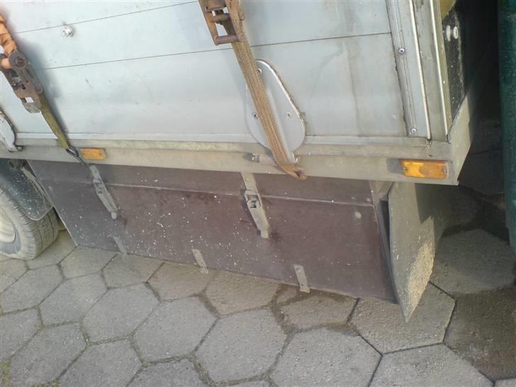 VW LT - Hjemmelavede skabe til værktøj, stropper mm. billede 10