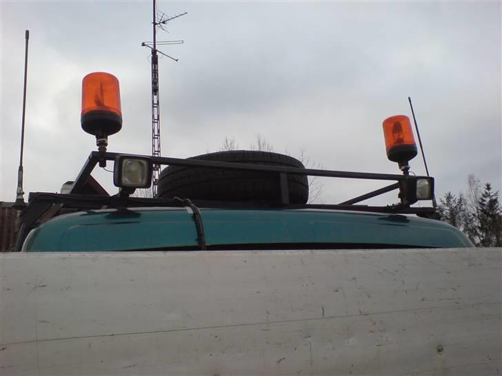 VW LT - Tag bøjle med fjernlygter, rotorblink, reservehjul, arbejdslygter og antenner billede 12