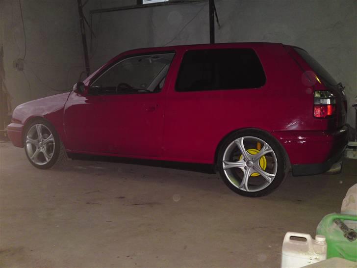 VW Golf III - Rød bil vs. gul undervogn :-) billede 5