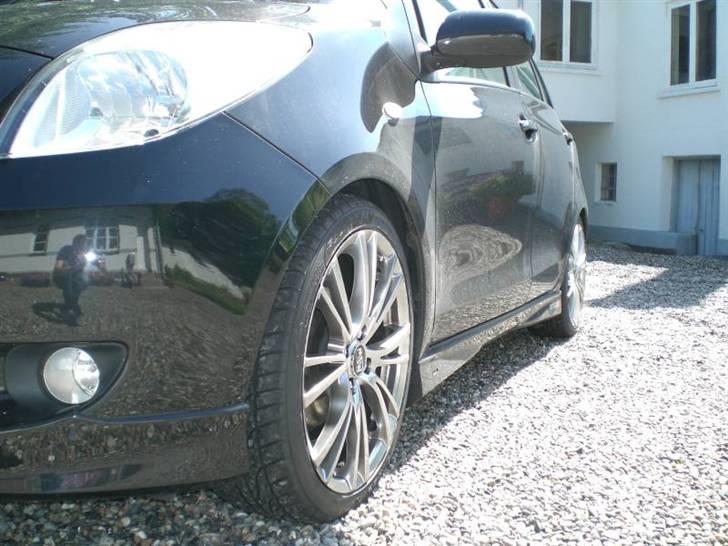 Toyota Yaris 1,3 Sol 5d SOLGT billede 1