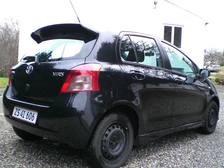 Toyota Yaris 1,3 Sol 5d SOLGT billede 2