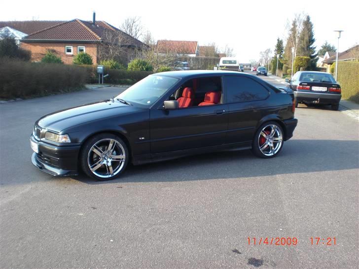 BMW 316i compact SOLGT billede 1