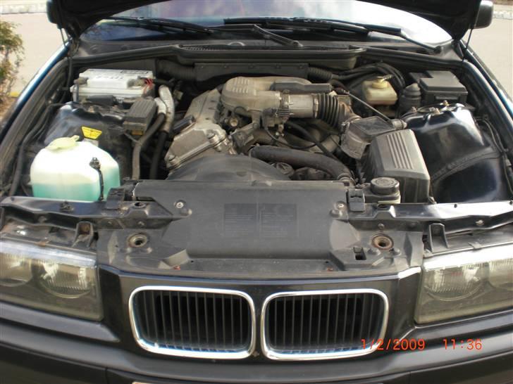 BMW 316i compact SOLGT billede 4