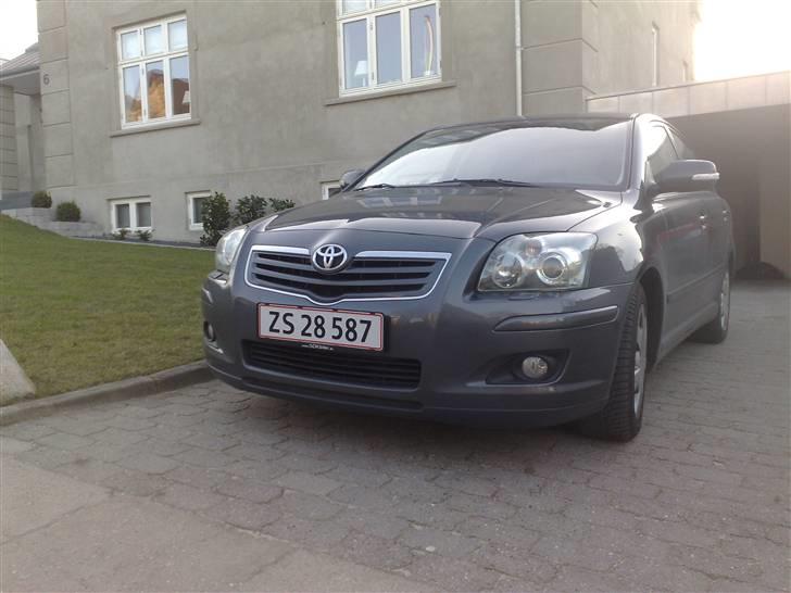 Toyota Avensis - fronten :) billede 1