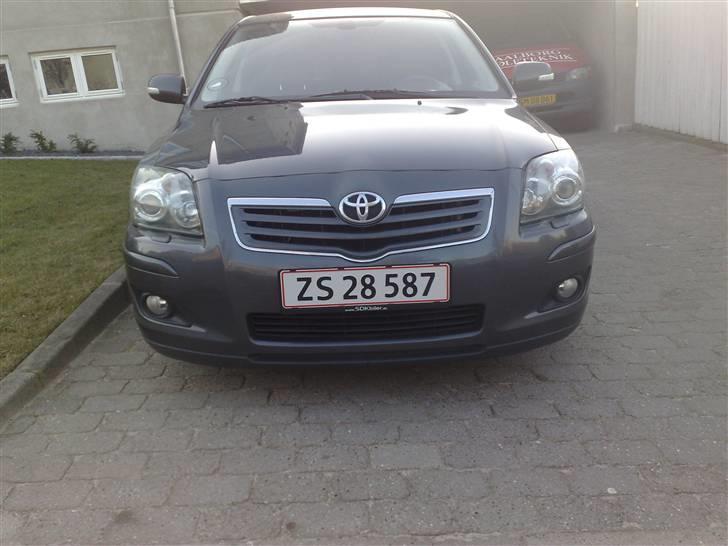 Toyota Avensis - fronten billede 3