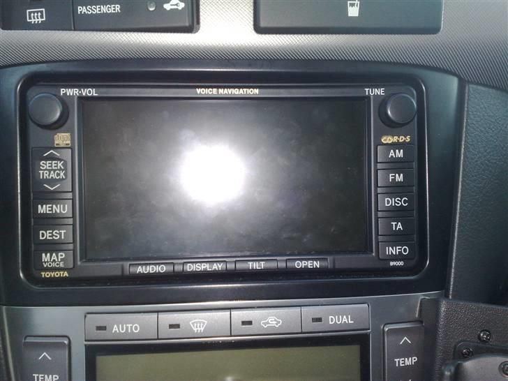 Toyota Avensis - Navi med Touch - se de fedtede fingre billede 9