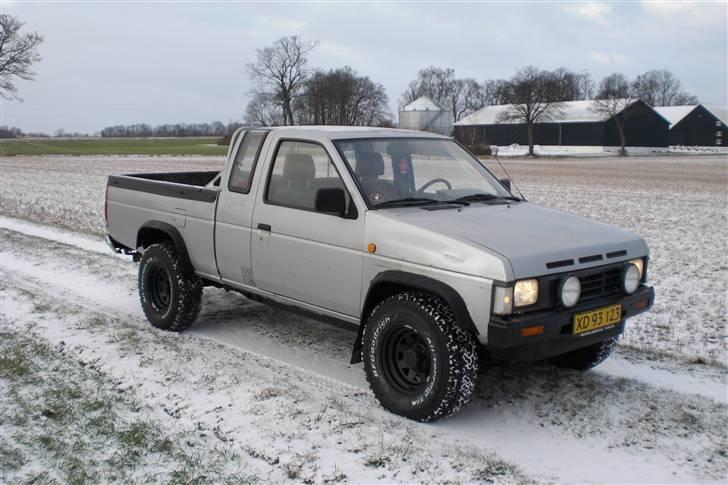 Nissan King Cab D21 Turbo i/c  - -I sine rette omgivelser, marker og markvej... billede 1