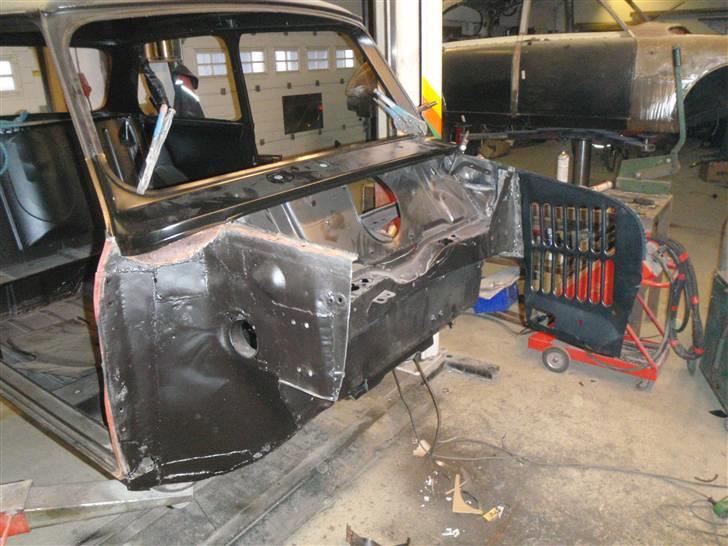 Mini Cooper S - Ved KM Skadesservice, som lavede alt rustarbejdet. billede 2