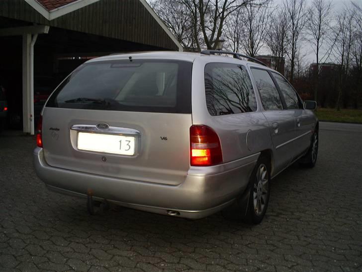 Ford  Mondeo 2.5 V6 - V6 Skal der jo stå bag på billede 4