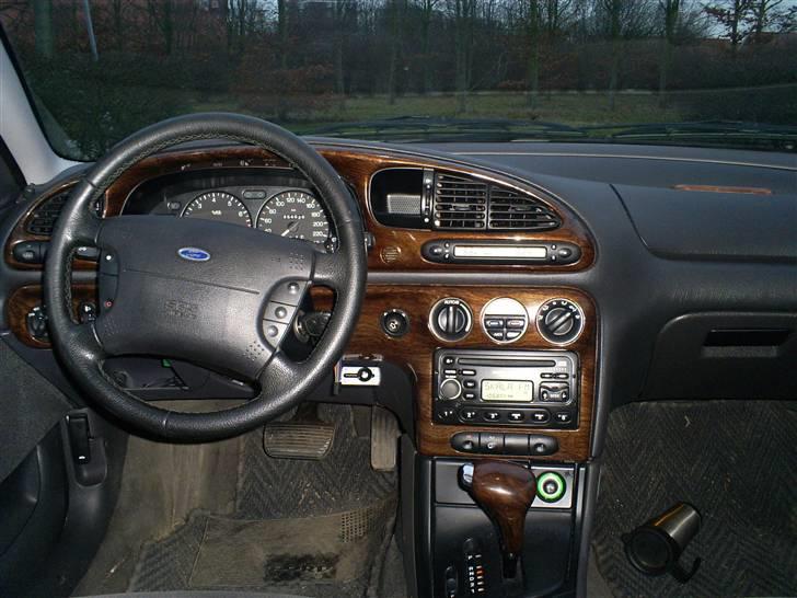 Ford  Mondeo 2.5 V6 - Lækkert sted at sidde billede 6