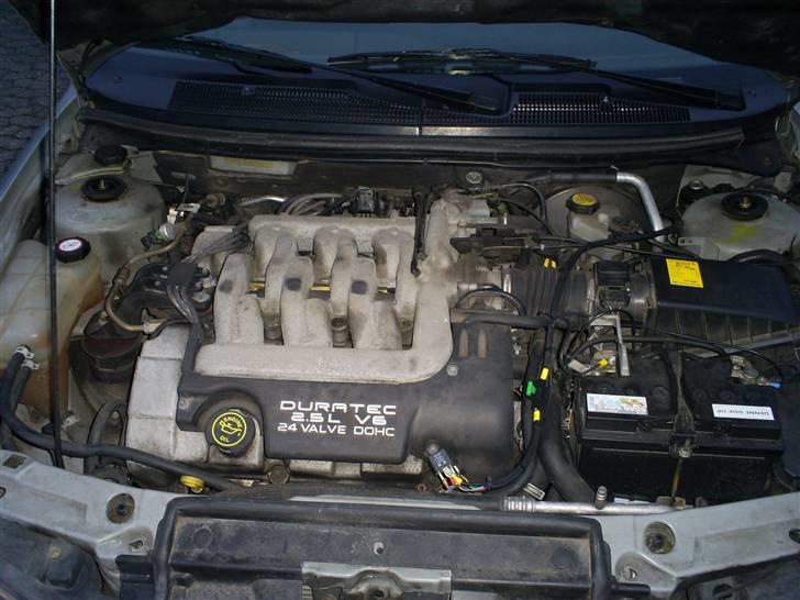 Ford  Mondeo 2.5 V6 - Det er så kværnen godt klemt ned på ingen plads billede 7